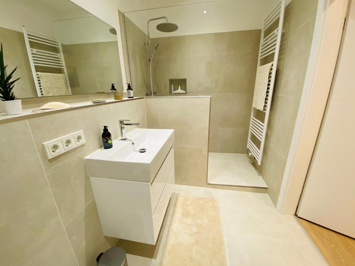 Raum2Go - No1 Modernes Ruhiges 2-Schlafzimmer Apartment City & Park Wiesbaden Eksteriør bilde